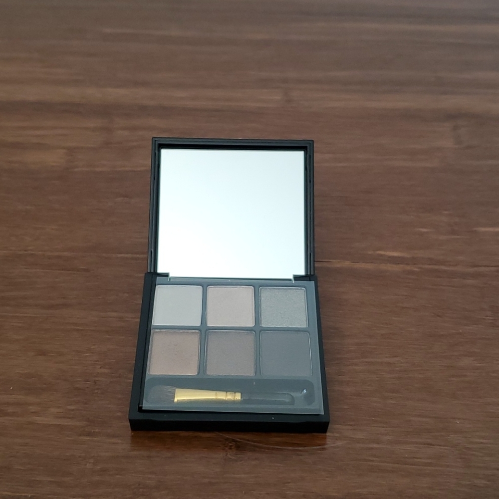 New MAC eyeshadow compact